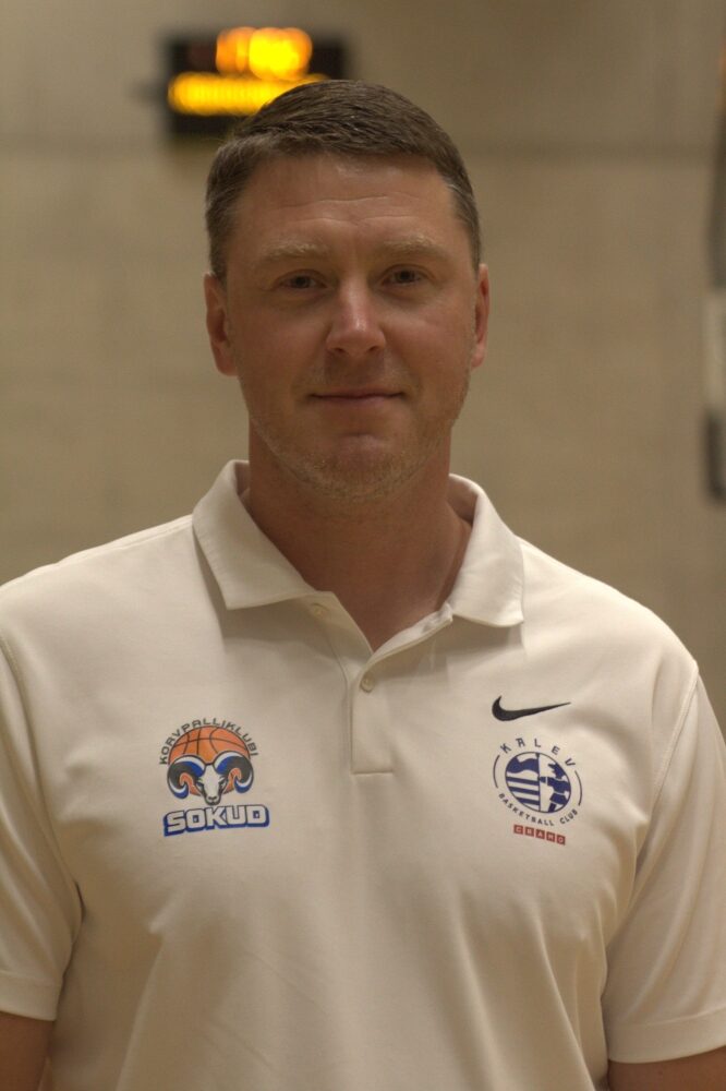 elvis tilgar, treener